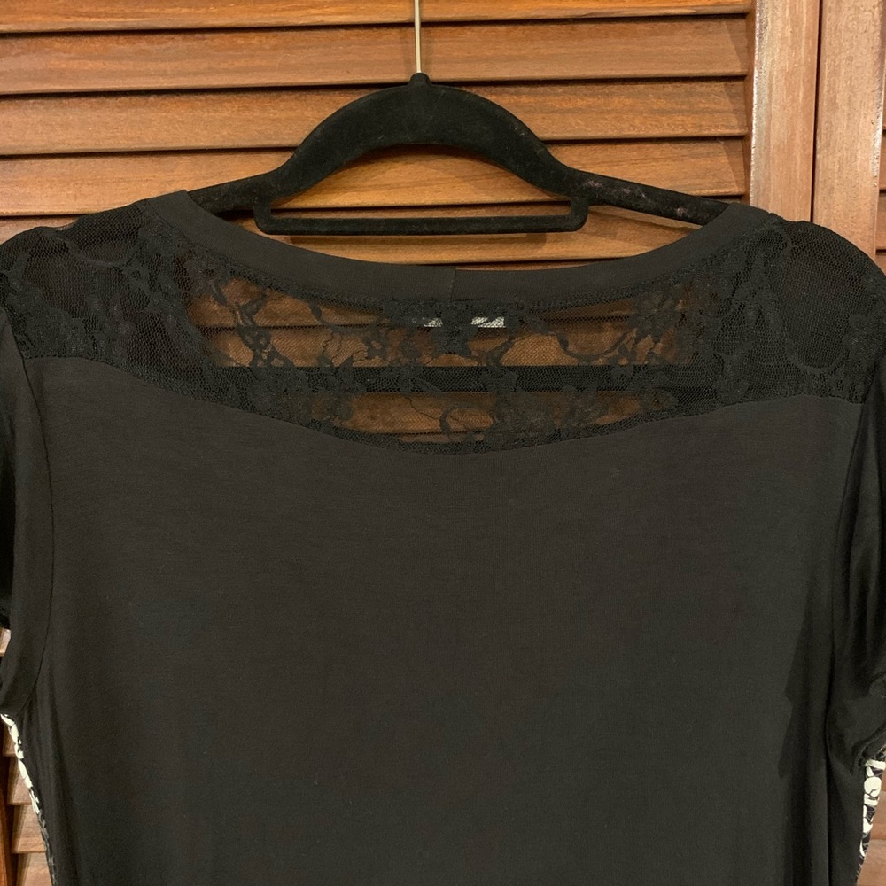 Black and White Damask Tunic NWOT - Picture 6 of 6